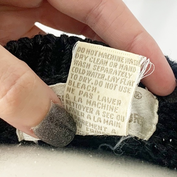 Vintage Jones New York Hand-Knit Black Short Sleeve Sweater - Picture 7 of 8